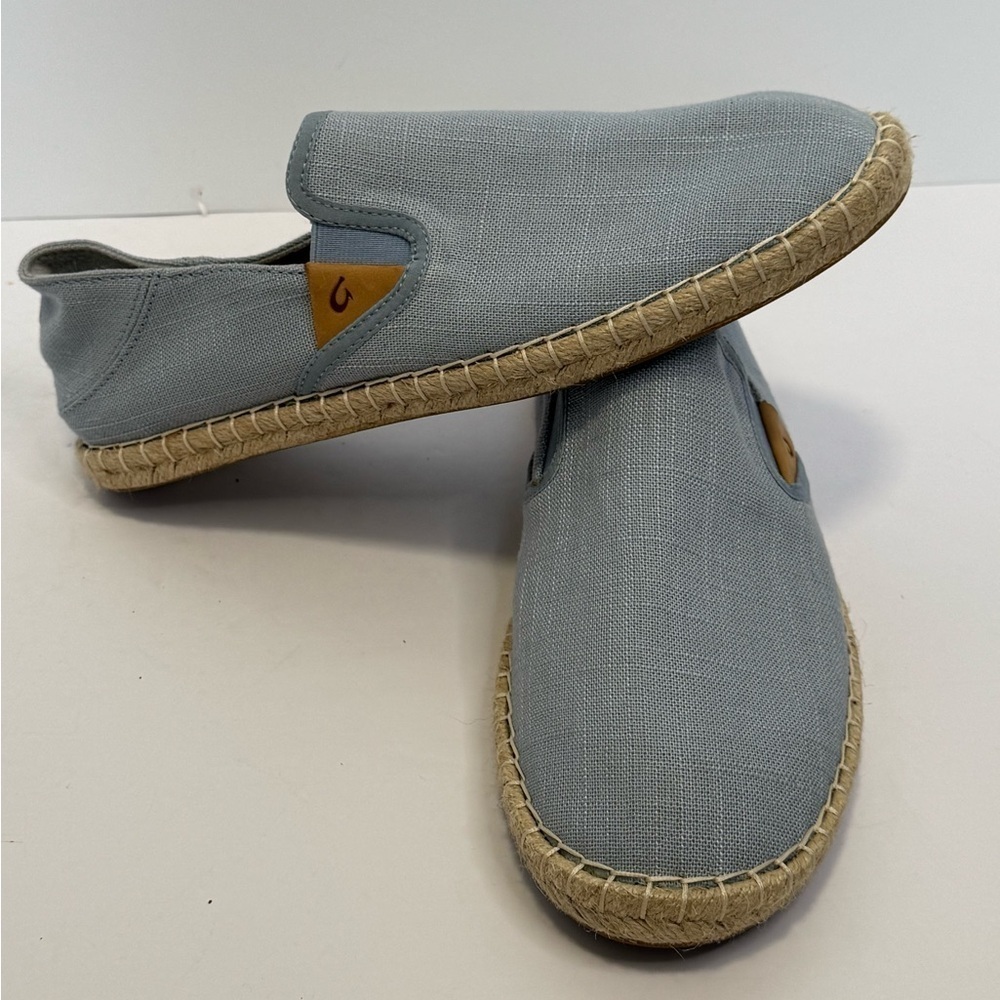 OluKai woman’s slip on size woman’s 9 like new condition
